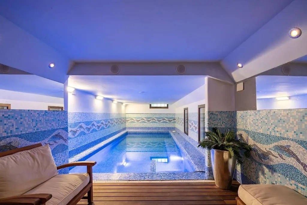 Exclusiva Casa De Lujo Con Piscinas Y Amplio Jardin En Zona Tranquila Villa Girona